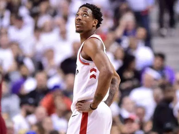 他在篮板争 他在篮板争